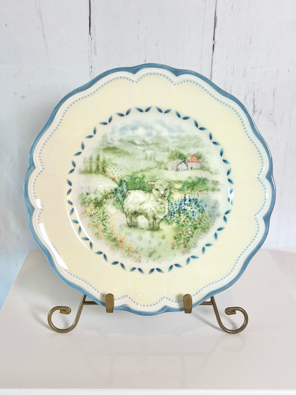 The LENOX Provencal Garden Lamb 9 5/8" Salad Plate Scallop Edge Blue and White